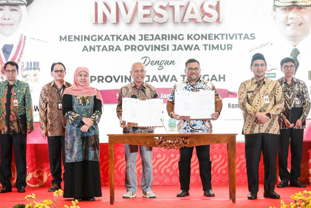 Wakil Gubernur Jawa Tengah, Taj Yasin Maimoen dan Gubernur Jawa Timur, Khofifah Indar Parawansa saat menghadiri kegiatan Temu Bisnis Pelaku Usaha Antarprovinsi di PO Hotel Semarang, Kamis (29/1/2026).