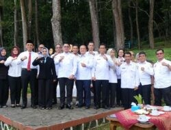 Wali Kota Mojokerto Lantik Pejabat Eselon II di Puncak Gunung Tidar Magelang