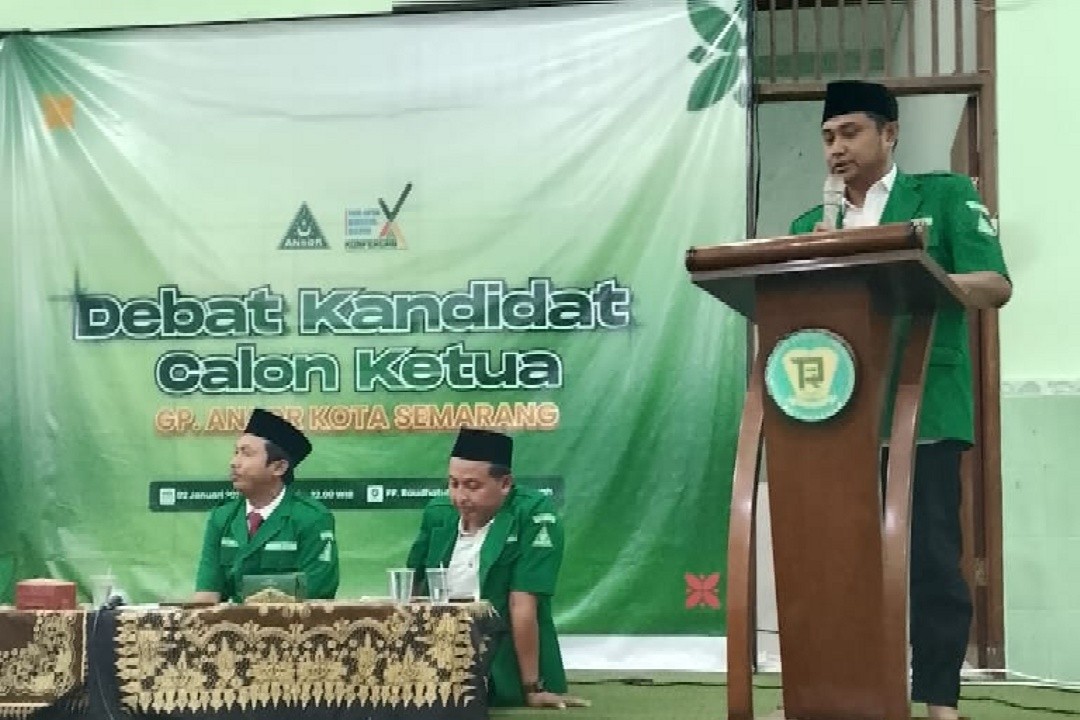 Abdul Aziz saat memaparkan visi dan misi dalam Debat Kandidat Ketua PC GP Ansor Kota Semarang di Ponpes Raudhatul Qur'an an Nasimiyah Semarang. Foto: istimewa
