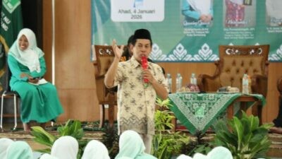 Mustaghfirin saat menjadi narasumber Pertemuan Rutin Triwulan PC Fatayat NU Kota Semarang di aula kantor Kecamatan Tembalang Semarang, Ahad (4/1/2026) pagi.