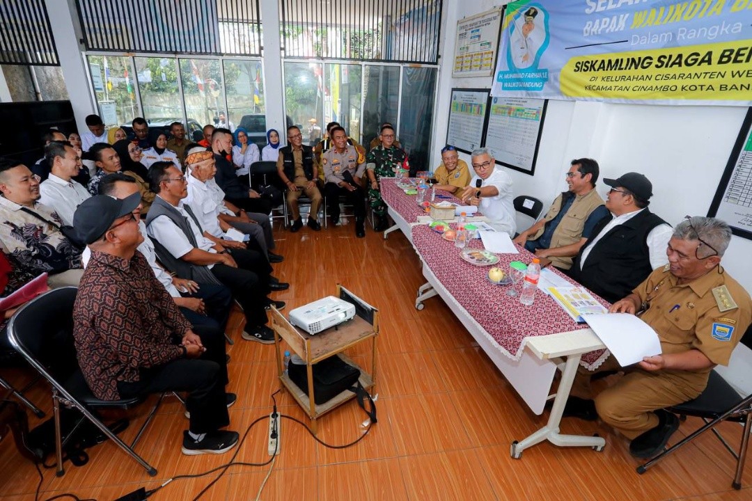 Wali Kota Bandung, Muhammad Farhan saat mengunjungi wilayah tersebut, Senin (5/1/2026).