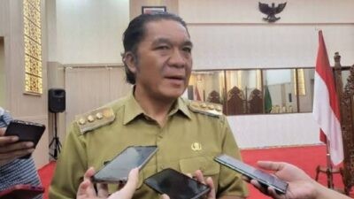 Gubernur Banten, Andra Soni saat diwawancarai oleh media. Foto: Antara