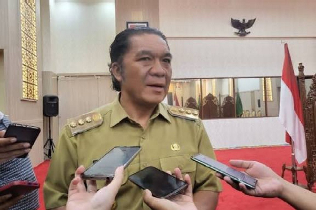 Gubernur Banten, Andra Soni saat diwawancarai oleh media. Foto: Antara