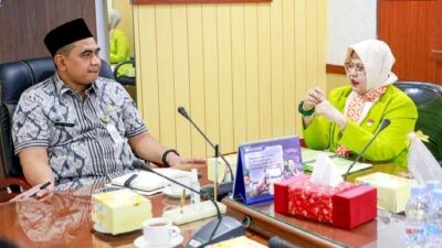 Wakil Gubernur Jawa Tengah, Taj Yasin saat menerima audiensi Gerakan Enterpreneur Ekonomi Muslimah Indonesia (GEEMI), di ruang kerjanya, Selasa (6/1/2026). Foto: dokumentasi