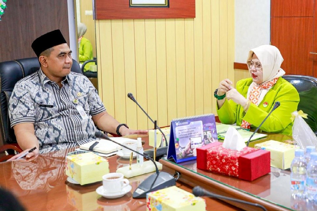 Wakil Gubernur Jawa Tengah, Taj Yasin saat menerima audiensi Gerakan Enterpreneur Ekonomi Muslimah Indonesia (GEEMI), di ruang kerjanya, Selasa (6/1/2026). Foto: dokumentasi