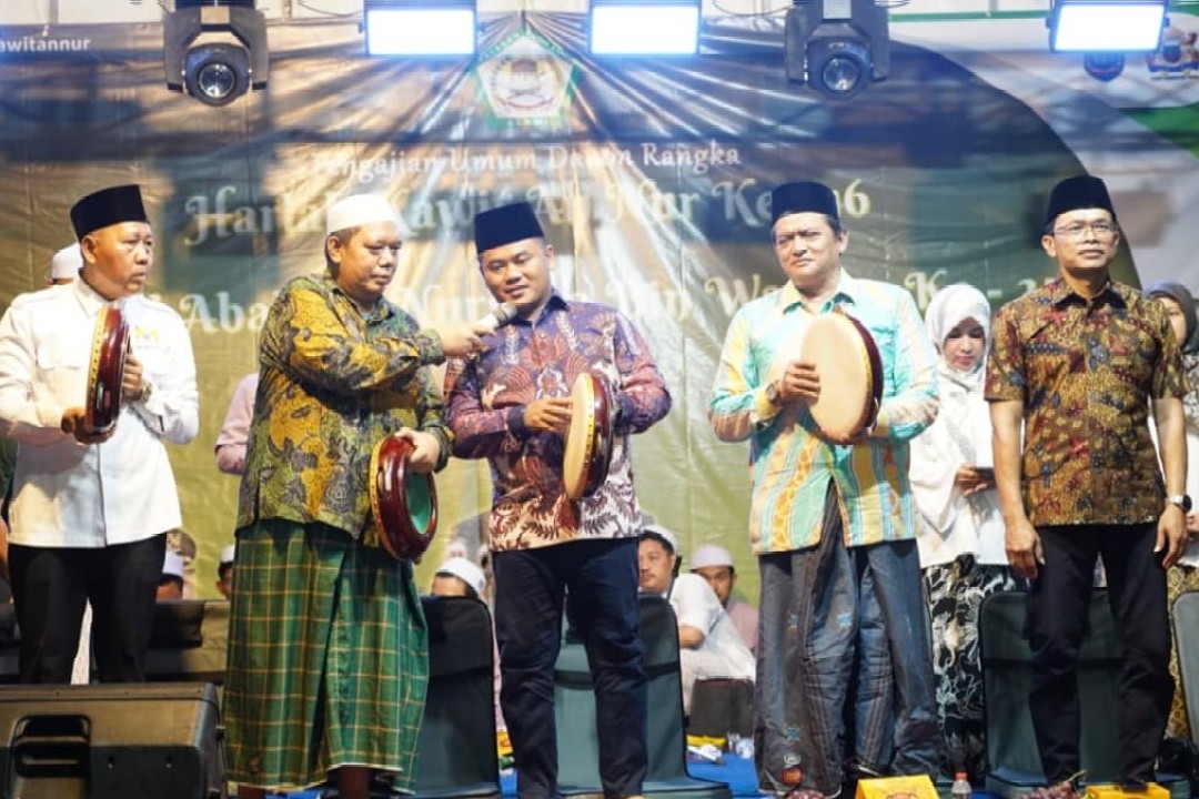 Bupati Tegal, Ischak Maulana Rohman saat meresmikan Grand Launching Tegal Great Sale. Foto: dokumentasi