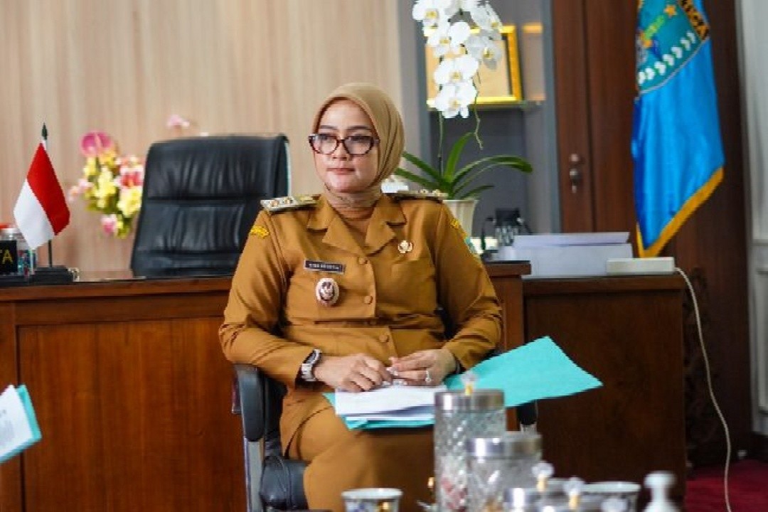 Wakil Wali Kota Salatiga, Nina Agustin saat menerima audiensi Tim Koordinasi Penanggulangan Kemiskinan bersama Badan Perencanaan, Penelitian, dan Pengembangan Daerah (BAPPEDA). Foto: dokumentasi