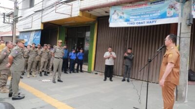 Wali Kota Serang, Budi Rustandi memimpin apel kesiapsiagaan Satpol PP yang digelar langsung di kawasan Royal Baroe, Jalan Sultan Ageng Tirtayasa, Kota Serang, Banten, Selasa (6/1/2026). Foto: dokumentasi