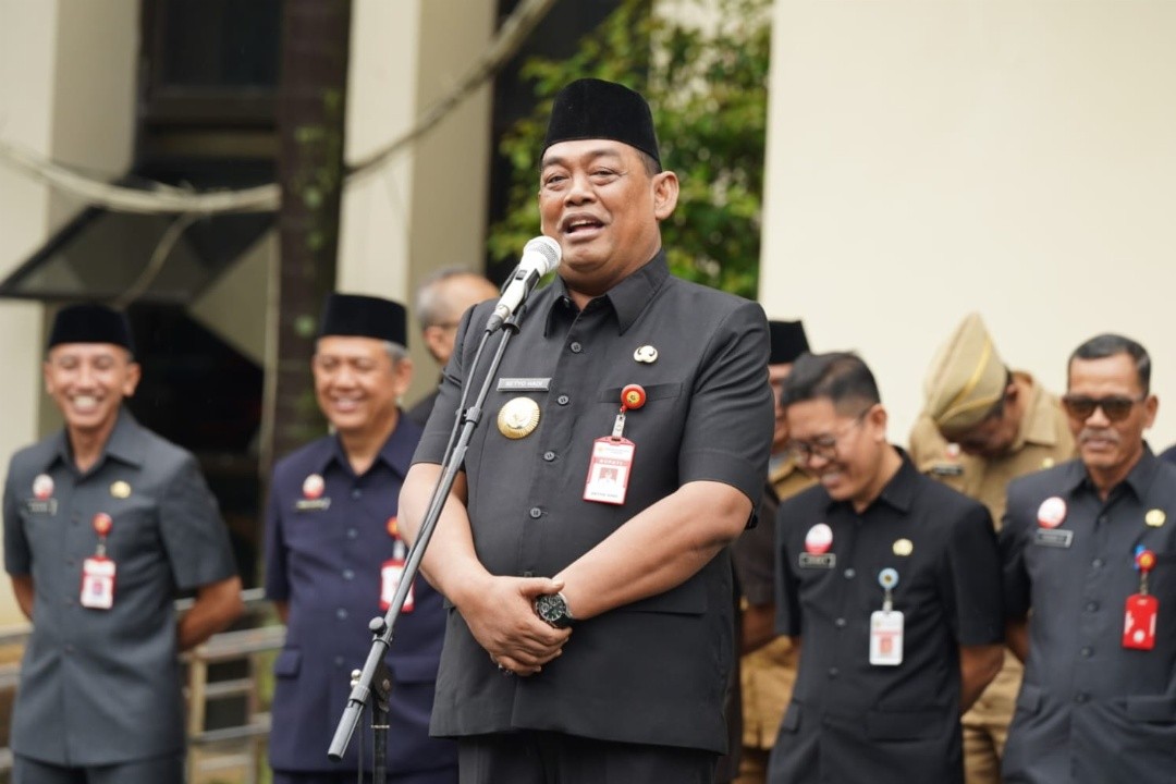 Bupati Grobogan, Setyo Hadi saat memberikan arahan dalam apel kerja, Senin )5/1/2026). Foto: dokumentasi