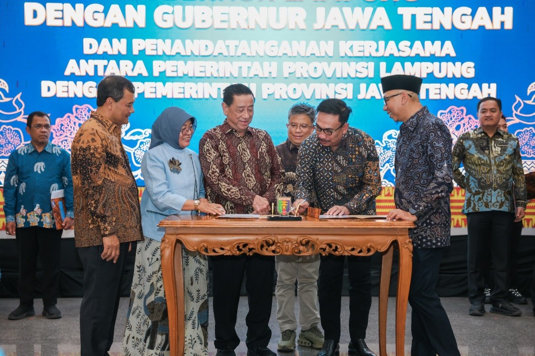 Penandatanganan Kerja Sama antara Pemprov Jateng dengan Lampung di Mahan Agung, Bandar Lampung, Selasa (6/1/2026) malam. Foto: dokumentasi