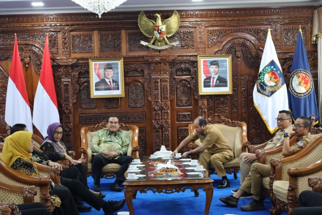 Bupati Blora Arief Rohman bersama dengan Wakil Bupati dan sejumlah OPD terkait saat mengunjungi kampus IPDN di Jatinangor, Sumedang, Jawa Barat, Selasa siang (6/1/2026). Foto: dokumentasi