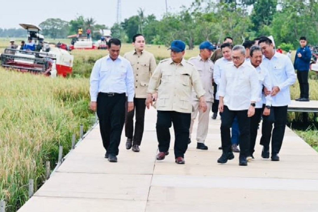 Presiden Prabowo Subianto saat menghadiri Panen Raya dan Pengumuman Swasembada Pangan di Kabupaten Karawang, Rabu (7/1/2026). Foto: dokumentasi/istimewa