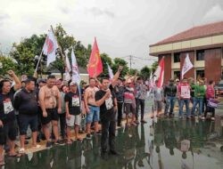 Massa AMPB Kawal Sidang Putusan Botok dan Teguh, Singgung Penetapan Tersangka Sudewo