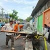 Lapak PKL di Atas Drainase Dibongkar, Satpol PP Semarang Cegah Potensi Banjir