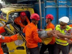 Diduga Mengantuk, Truk Dengan Nopol AE 8927 UN Alami Kecelakaan