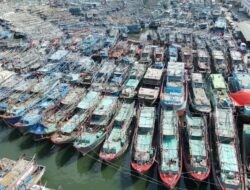 Ribuan Kapal Nelayan Menumpuk, Pelabuhan Muara Angke Lumpuh dan Nelayan Terancam Tak Melaut