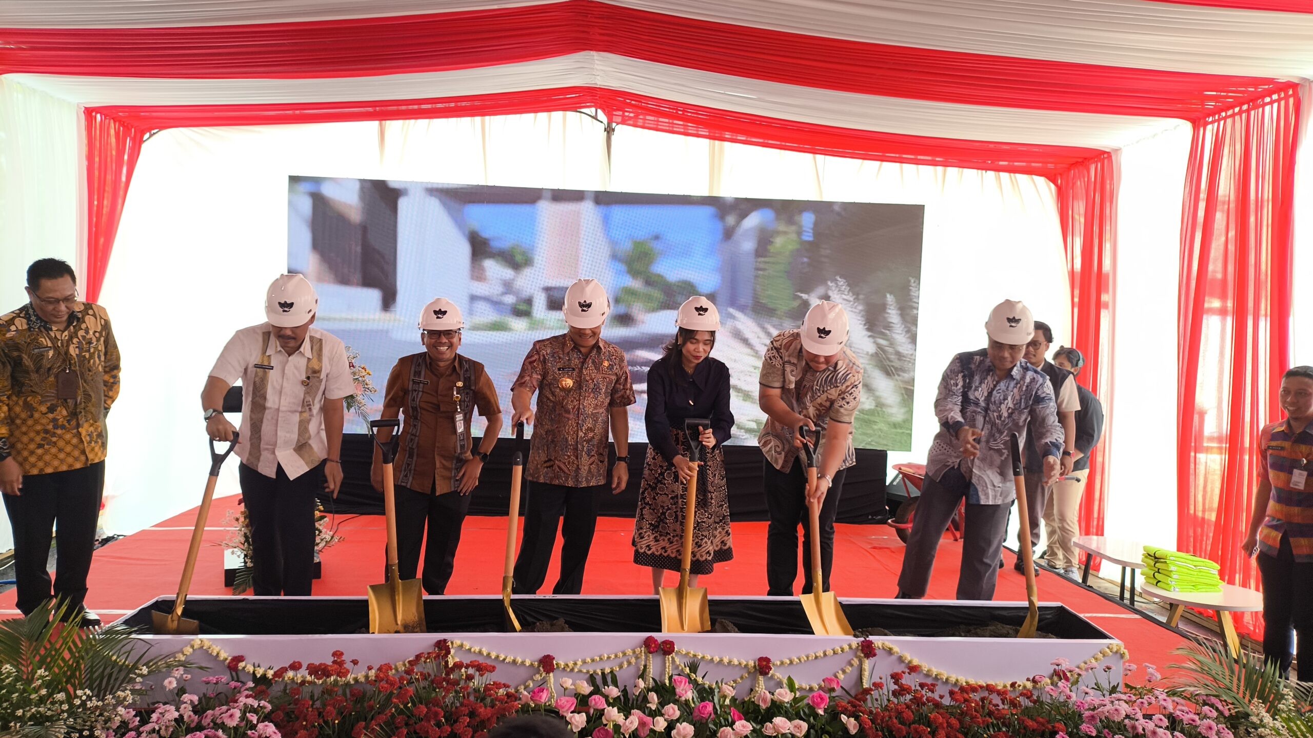 Gubernur Jawa Tengah, Ahmad Luthfi hadir dalam kegiatan Groundbreaking Cluster Sakalint di kawasan The Grandia Metropolis. (dok Alan Henry)