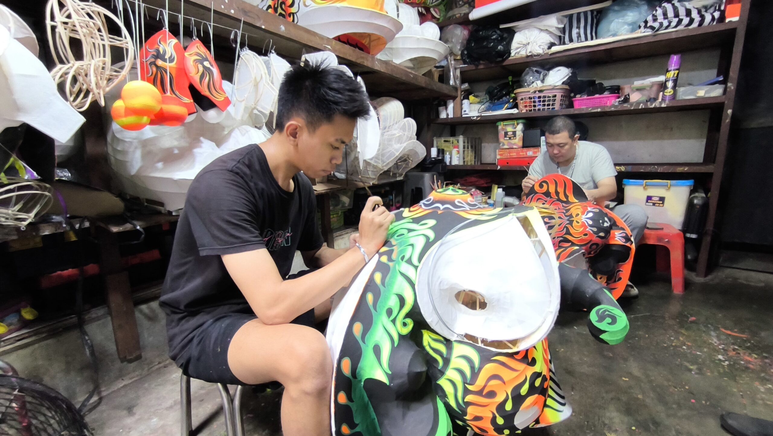 Pengrajin Barongsai Semarang. (dok Alan Henry)