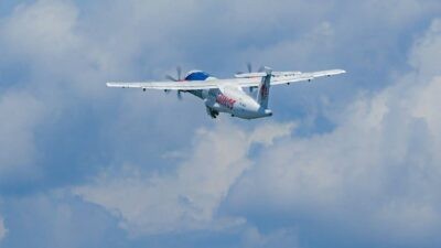 Penerbangan perdana rute Bandung-Yogyakarta International Airport (YIA) yang dilayani Wings Air resmi mengudara dan membawa 22 penumpang dari Bandara Husein Sastranegara. Foto: dokumentasi