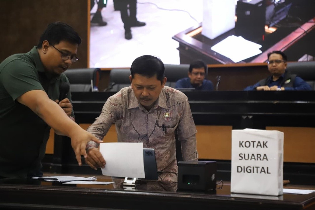 Sosialisasi Pemilihan Kepala Desa (Pilkades) Serentak Tahun 2026 Pemkab Bekasi sekaligus simulasi pemungutan suara berbasis elektronik (e-digital).