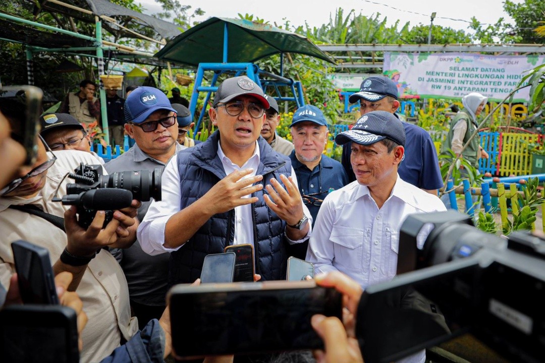 Wali Kota Bandung, Muhammad Farhan saat meninjau pengembangan TPA Jelekong. Foto: dokumentasi