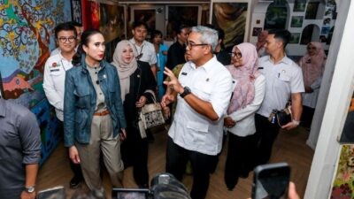 Wali Kota Bandung, Muhammad Farhan dalam sebuah kesempatan bersama para pelaku bisnis wisata. Foto: dokumentasi