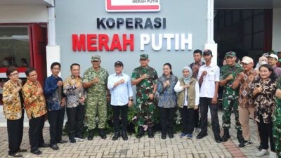 Wali Kota Semarang, Agustina Wilujeng dampingi Menteri Koordinator (Menko) Bidang Pangan, Zulkifli Hasan saat meninjau KKMP Sampangan, di Kecamatan Gajahmungkur, Kota Semarang. (dok Pemkot Semarang)