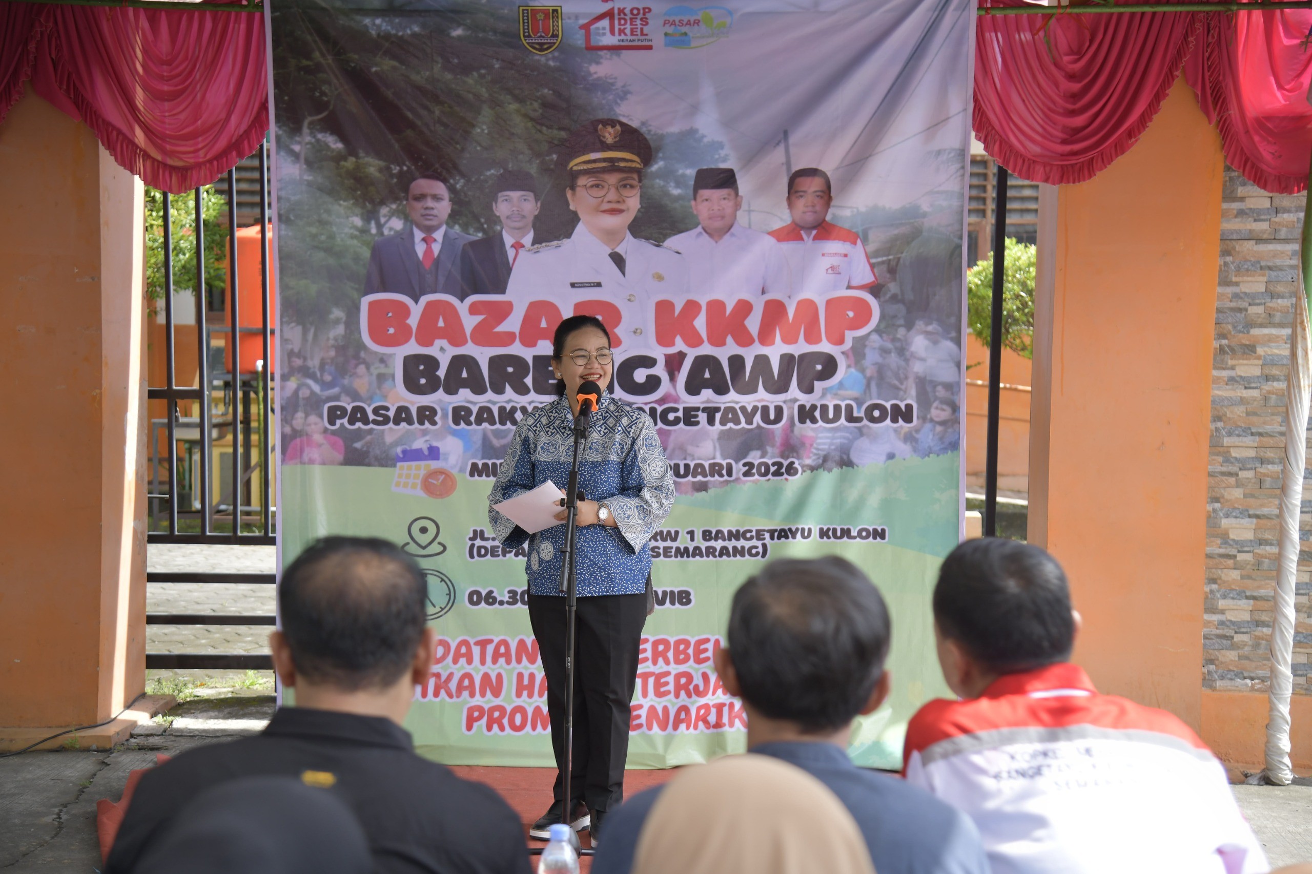 Wali Kota Semarang, Agustina Wilujeng Pramestuti saat menghadiri pembukaan Bazar Koperasi Kelurahan Merah Putih (KKMP) Pasar Rakyat Bangetayu Kulon. (dok Pemkot Semarang)