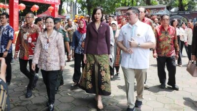 Wali Kota Semarang, Agustina Wilujeng saat  mendampingi Menteri Pariwisata Republik Indonesia, Widiyanti Putri Wardhana dalam kunjungan ke Kawasan Wisata Sam Poo Kong, Kota Semarang, Selasa (10/2/2026). (dok Pemkot Semarang)
