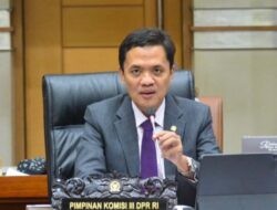 Komisi III DPR Soroti Penahanan Guru Honorer Probolinggo karena Rangkap Pekerjaan