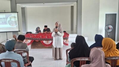 Anggota Komisi D DPRD Kota Semarang Fraksi Partai Keadilan Sejahtera (PKS), Siti Roika saat menjadi narasumber dalam Focus Group Discussion (FGD) yang diselenggarakan Dinas Sosial Kota Semarang di Kantor Kelurahan Kudu. (dok Istimewa)