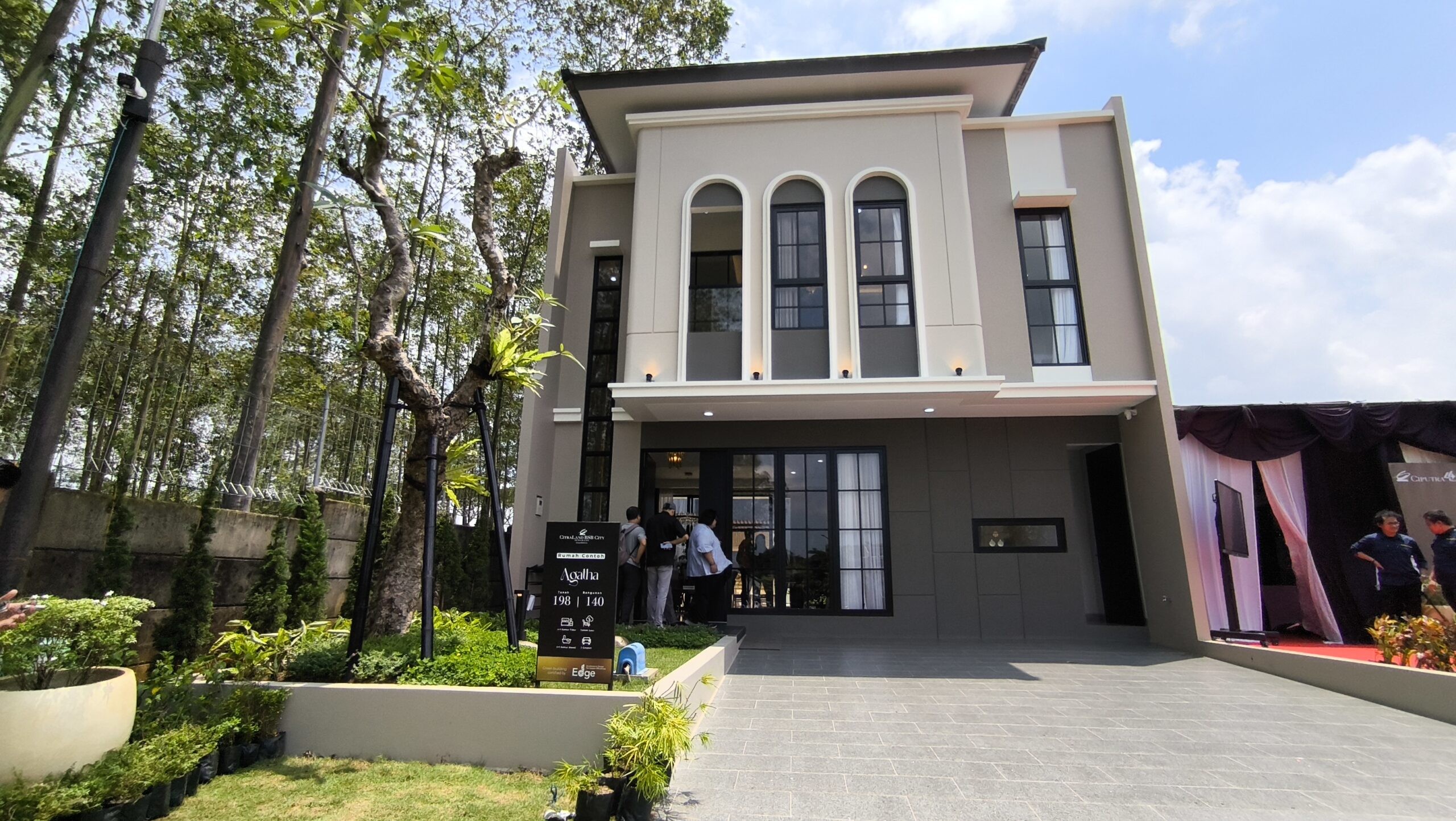 Rumah contoh Cluster Serena Hill tipe Agtha di Citraland BSB City Semarang. (dok Alan Henry)