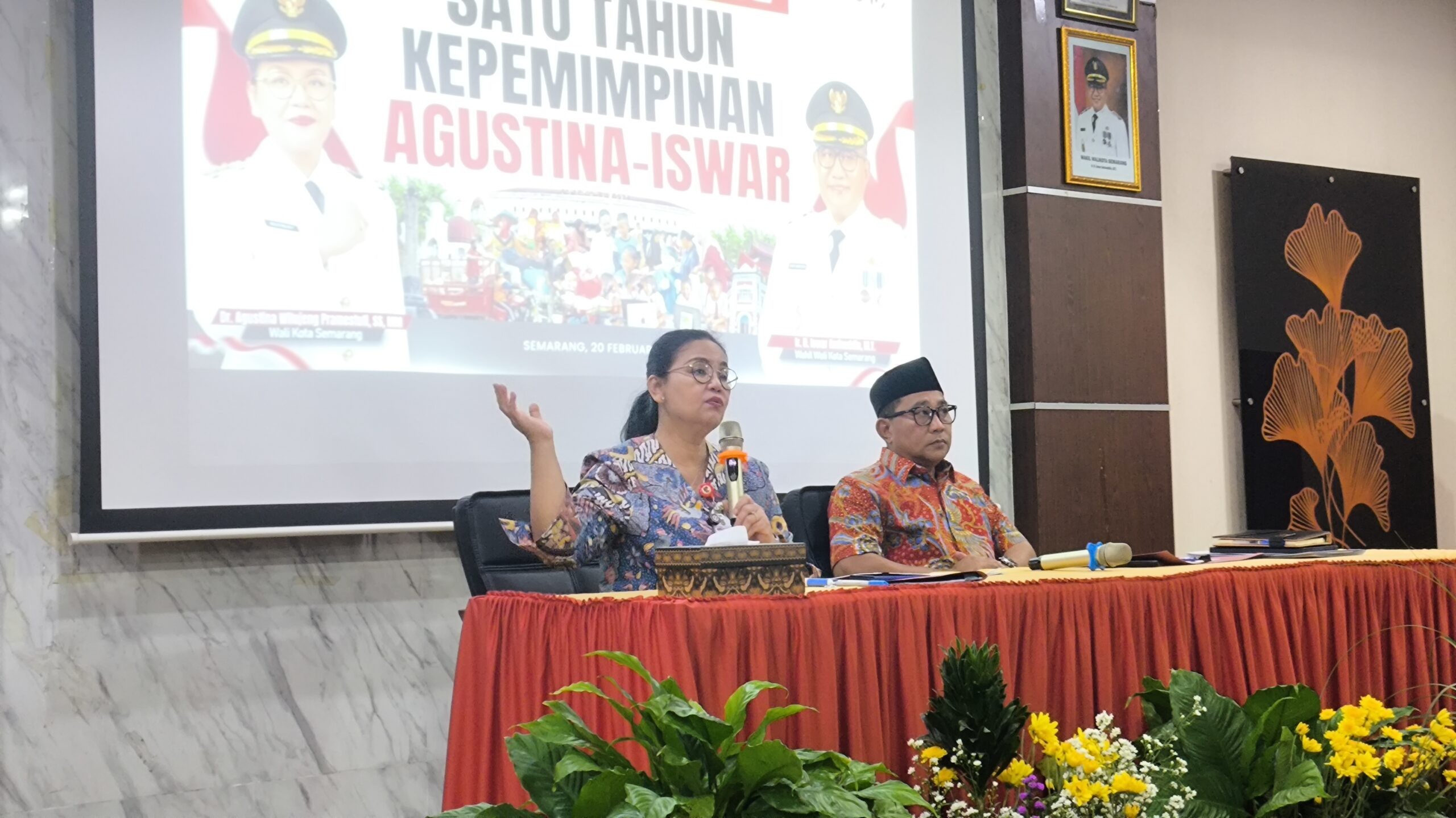 Wali Kota Semarang, Agustina Wilujeng Pramestuti dan Wakil Wali Kota Semarang, Iswar Aminuddin saat menyampaikan capaian selama satu tahun memimpin Kota Semarang. (dok Alan Henry)