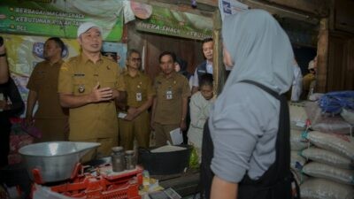 Bupati Boyolali Agus Irawan beserta jajaran Forkopimda Kabupaten Boyolali saat meninjau pasar Ampel, Selasa (10/3/2026). Foto: dokumentasi