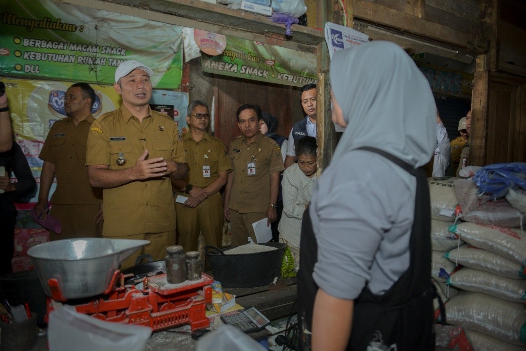 Bupati Boyolali Agus Irawan beserta jajaran Forkopimda Kabupaten Boyolali saat meninjau pasar Ampel, Selasa (10/3/2026). Foto: dokumentasi