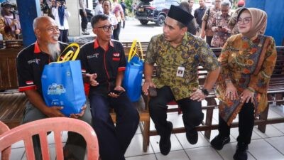 Wakil Gubernur Jawa Tengah, Taj Yasin Maimoen saat meninjau lokasi cek kesehatan dan Layanan Masyarakat Menyambut Mudik Lebaran 2026 di Terminal