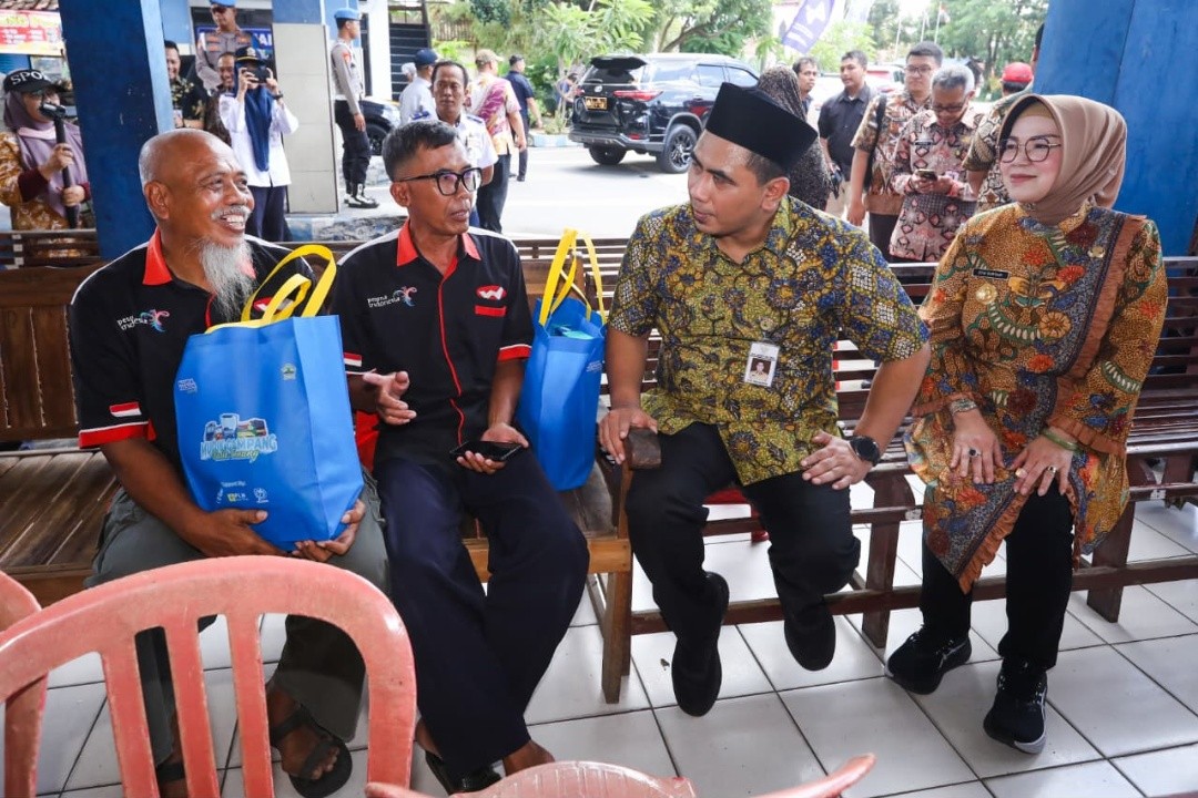 Wakil Gubernur Jawa Tengah, Taj Yasin Maimoen saat meninjau lokasi cek kesehatan dan Layanan Masyarakat Menyambut Mudik Lebaran 2026 di Terminal