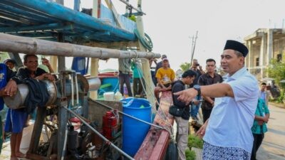 Wakil Gubernur Jawa Tengah, Taj Yasin Maimoen saat meninjau kondisi nelayan di Dukuh Kongsi, Desa Purworejo, Kecamatan Bonang, Kabupaten Demak. Foto: dokumentasi