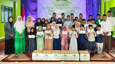 Foto bersama Santunan Anak Yatim Bulan Ramadan Keluarga Besar Nahdlatul Ulama (KBNU) Desa Sidorejo, Kecamatan Warungasem, Kabupaten Batang Jawa Tengah. Foto: dokumentasi