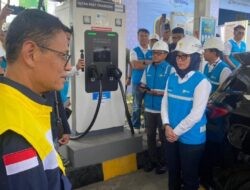 Pastikan Siap Layani Pemudik, Mamen ESDM Tinjau Stasiun Pengisian Kendaraan Listrik Umum di Rest Area Batang