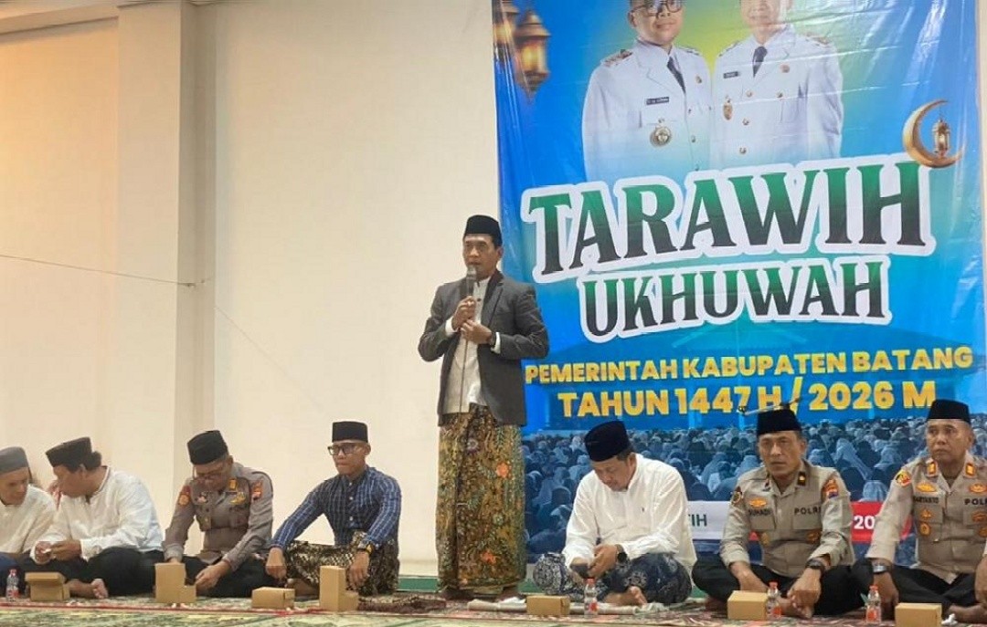 Wakil Bupati Batang Suyono saat menghadiri kegiatan Tarawih Ukhuwah di ICB, Kecamatan Banyuputih, Kabupaten Batang, Sabtu (28/2/2026) malam. Foto: dokumentasi