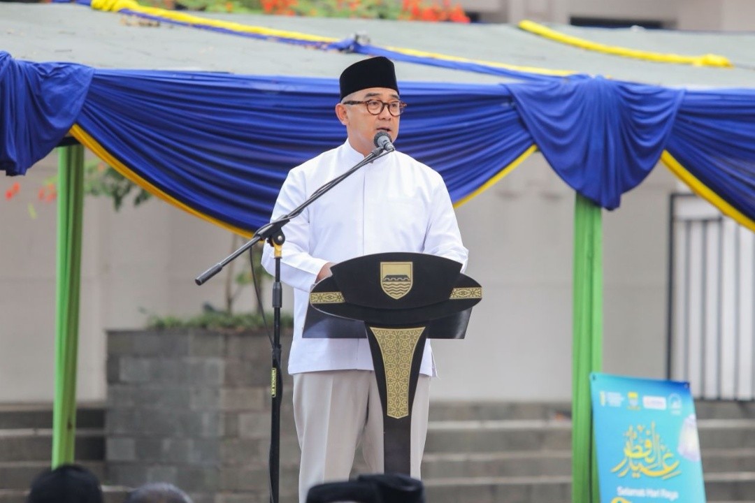 Wali Kota Bandung Muhammad Farhan saat menyampaikan sambutan Salat idulfitri di Balai Kota Bandung, Sabtu, (21/3/2026). Foto: dokumentasi