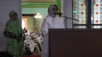 Wakil Bupati Blora, Sri Setyorini saat memberikan sambutan pada Salat Idulfitri 1447 Hijriah di Masjid Agung Baitunnur, Kabupaten Blora, Jawa Tengah, Sabtu (21/3/2026). Foto: dokumentasi