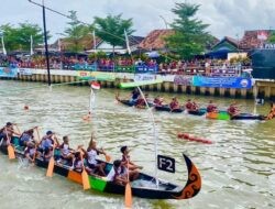 Lomba Dayung Tradisional Desa Klidang Lor Gaet Wisatawan Luar Kabupaten Batang