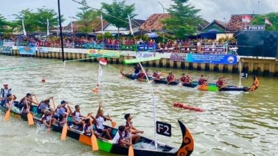 Lomba Dayung Tradisional Desa Klidang Lor di sungai eks Sungai Sambong, Kabupaten Batang, Jawa Tengah, Minggu (22/3/2026). Foto: dokumentasi