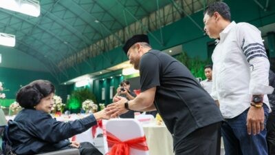 Gubernur Jateng Ahmad Luthfi saat melayat ke kediaman Bos Djarum, Bambang Hartono. Foto: dokumentasi
