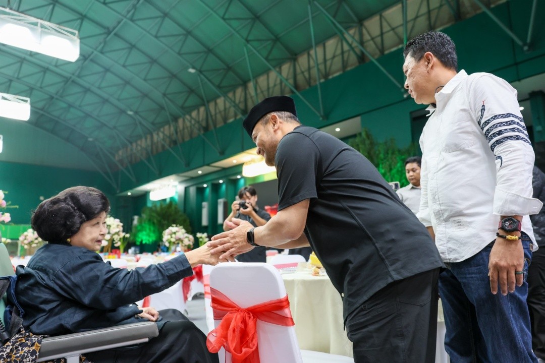 Gubernur Jateng Ahmad Luthfi saat melayat ke kediaman Bos Djarum, Bambang Hartono. Foto: dokumentasi