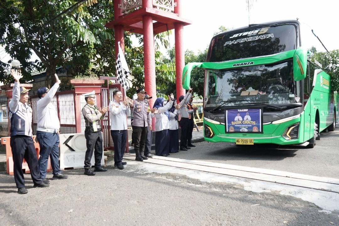 Pemberangkatan warga yang kembali ke Jakarta dalam program Balik Gratis Lebaran 2026 Pemkab Kediri. Foto: dokumentasi