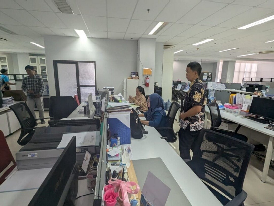 Sekda Provinsi Kaltara, Denny Harianto saat melakukan kunjungan pengecekan salah satu instansi pemerintah. Foto: dokumentasi