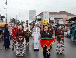Diguyur Hujan, Kirab Merti Desa dan Buka Luwur Nyi Dapu Tetap Meriah